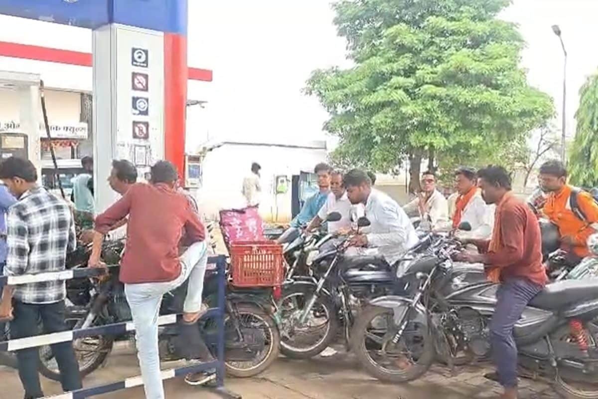 छत्तीसगढ़ में पेट्रोल-डीजल का संकट! कई पंप सूखे, कई पर लंबी कतारें, अफसरों की तैनाती का आदेश
