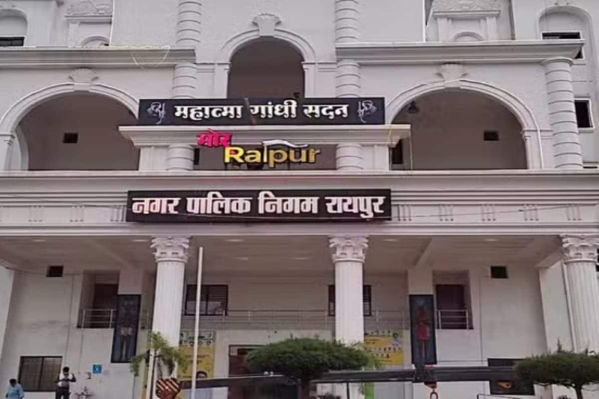 रायपुर में 18 सूत्रीय मांगों को लेकर 1200 सफाई कर्मियों का बड़ा आंदोलन, डोर-टू-डोर कचरा सेवा बंद